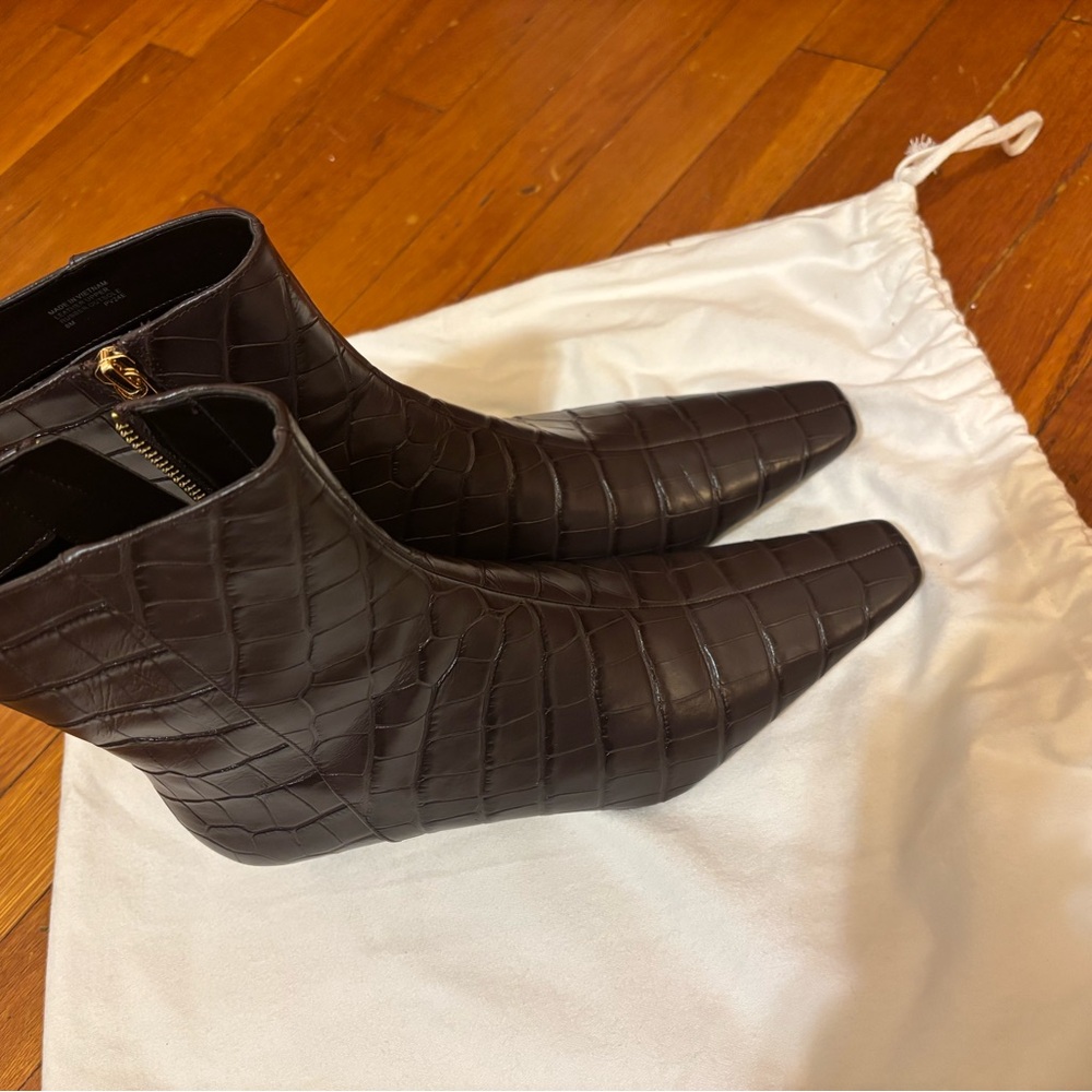Elegant Brown Crocodile Pattern Boots worn 1X - Picture 2 of 6